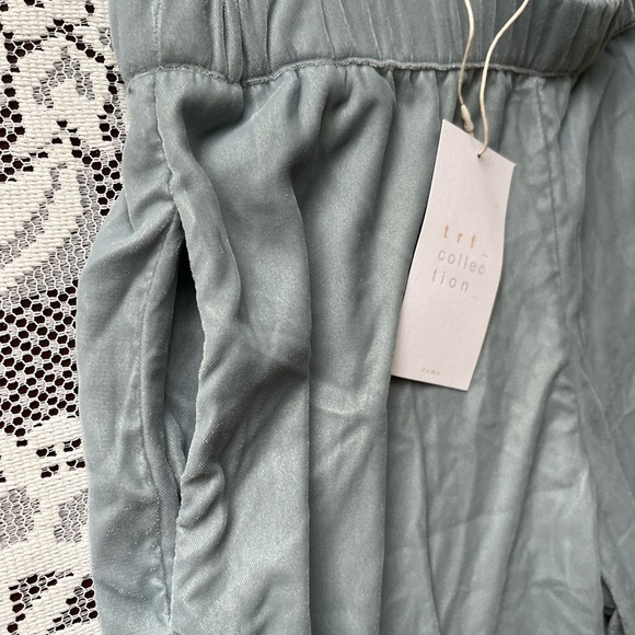 Zara Wide Leg Pants in Light Gray with Black Floral Design - Picture 4 of 4